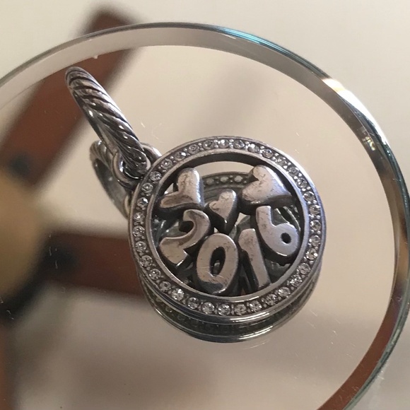 2016 dangle charm Pandora style - Picture 1 of 3